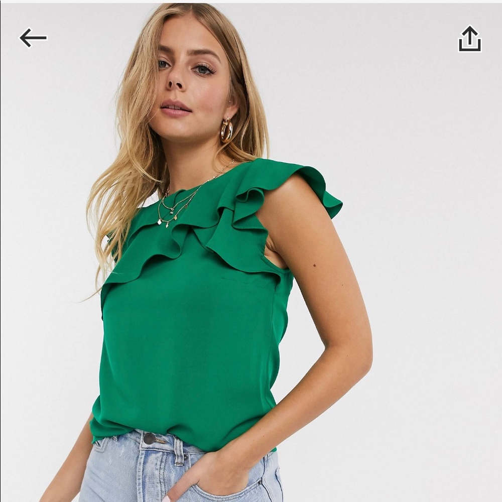 Oasis crepe top with frills in green
